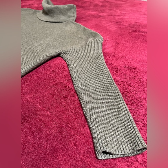 LILLUSORY Olive Green Oversized Pullover Sweater Turtleneck Tunic Dolman Size M - Picture 9 of 11